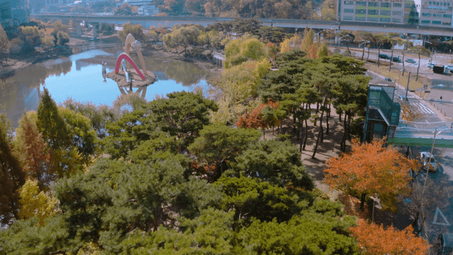 A city park with autumn foliage and a lake