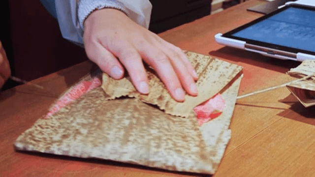 대나무 잎에 싸인 마블링 소고기