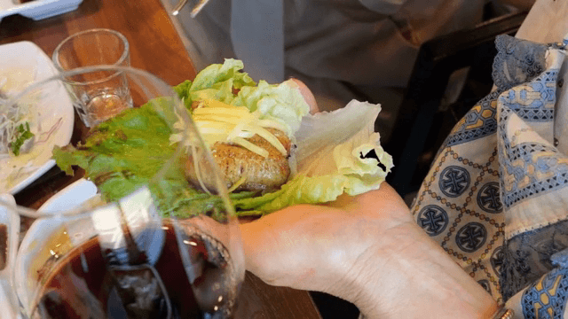 장어를 넣은 상추쌈 준비