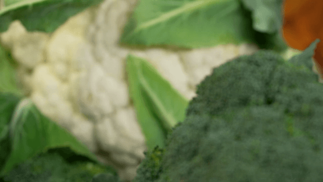 신선한 브로콜리와 콜리플라워 진열