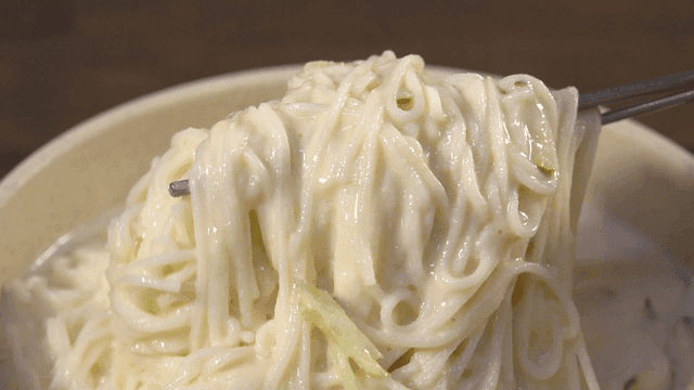 부드러운 국물의 콩국수