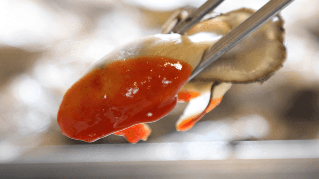 Steamed oysters in spicy sour pepper sauce
