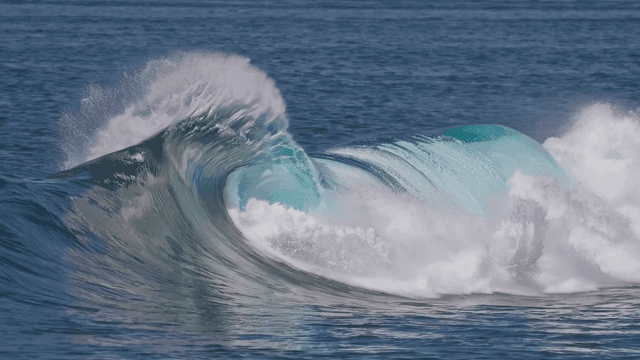 Waves crashing in the ocean