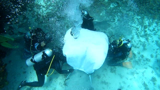 Divers working underwater with lift bag