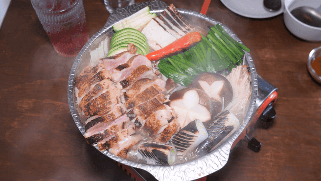 Boiling chicken stew with fresh vegetables