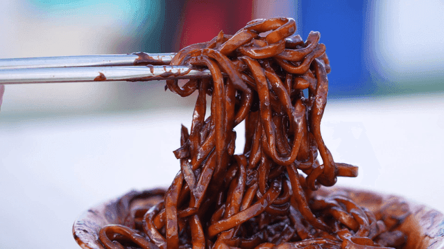 Chopsticks lifting jajangmyeon noodles