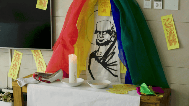 불교 상징이 있는 가정 제단