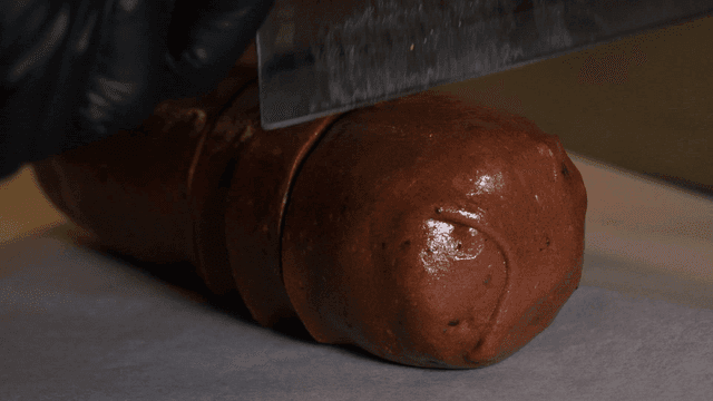 Doojjokku cut with knife