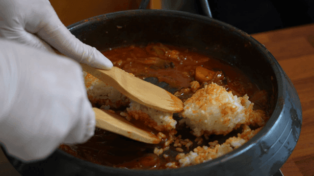 Fried rice cooked in spicy seasoning