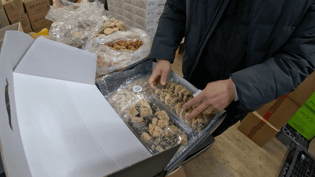 Person who packs traditional Korean snacks into boxes