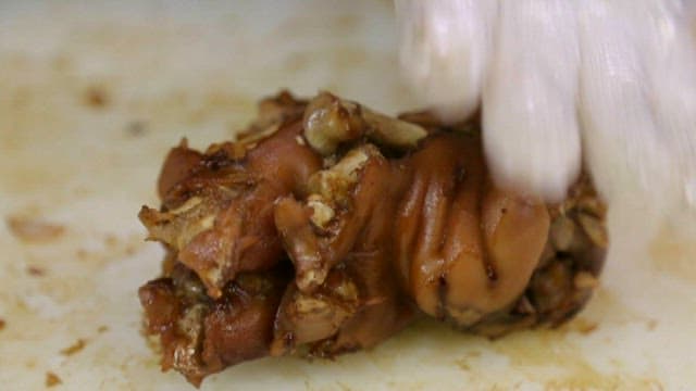 칼로 자른 족발 포장