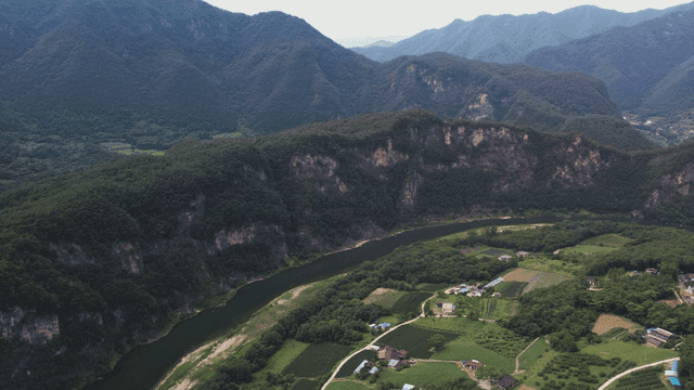 Mountain and river scenery