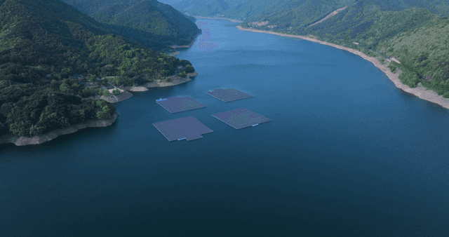 A vast lake surrounded by green mountains