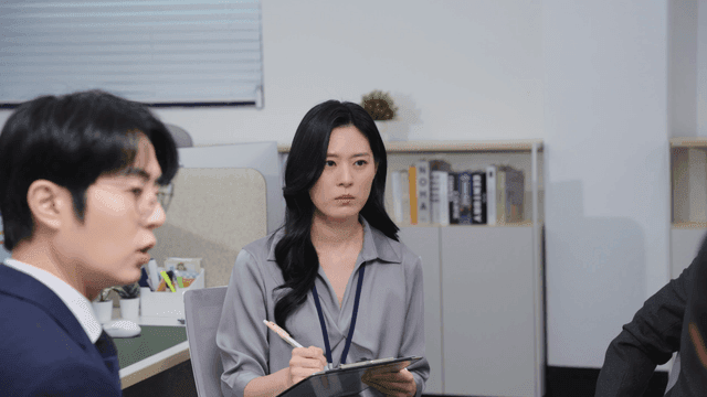 집중적인 토론이 있는 사무실 회의