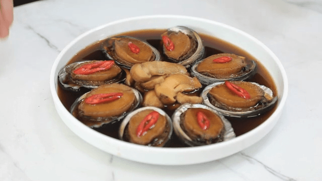 홍고추를 얹은 전복장