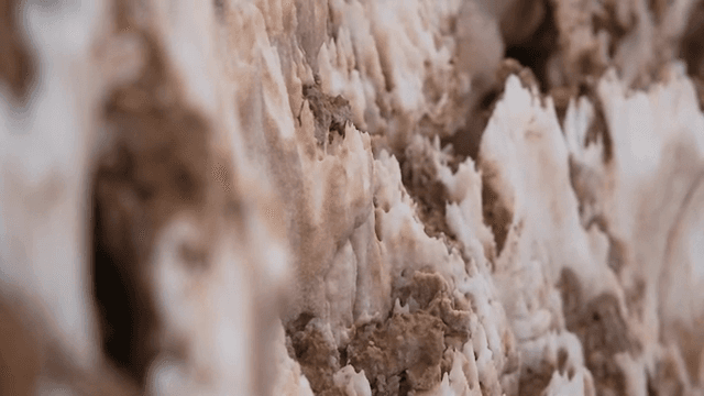 질감이 있는 바위 표면의 근접 촬영