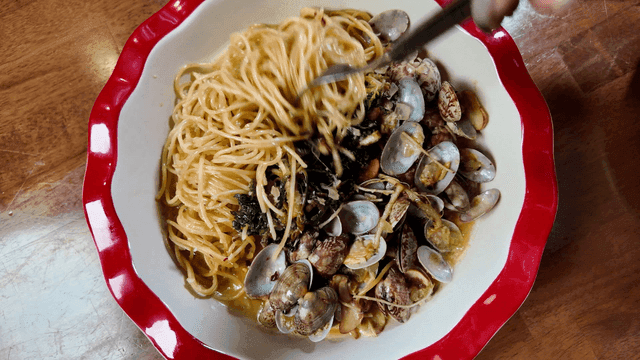 Fork stirring clam vongole pasta