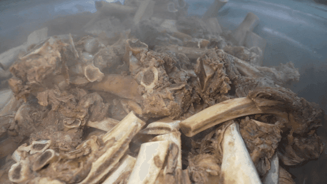 Steaming beef ribs in a large pot