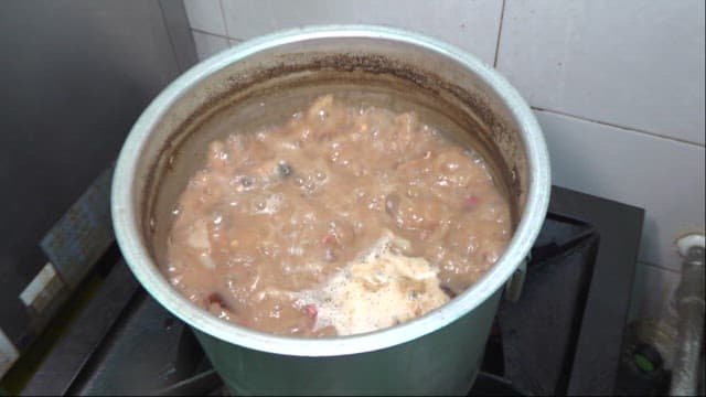 Eel soup boiled with various ingredients