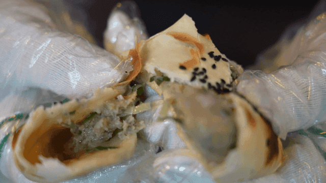 갈라지는 속이 찬 화덕 만두