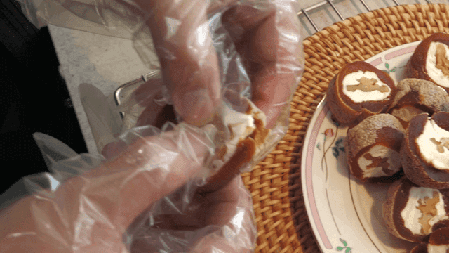 Dried persimmons with walnuts and cream