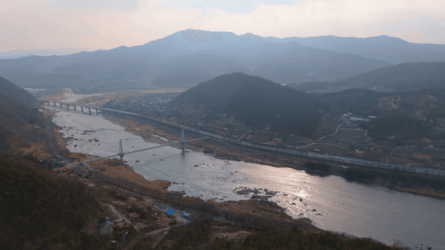 Scenic river flowing through mountains