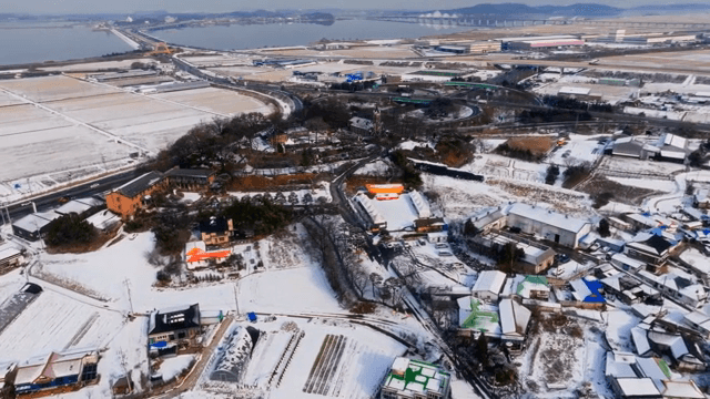 눈 덮인 마을과 들판