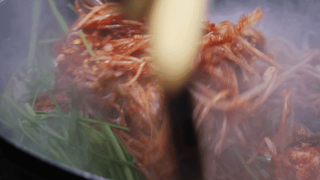 Steamed seafood quickly stir-fried in pot