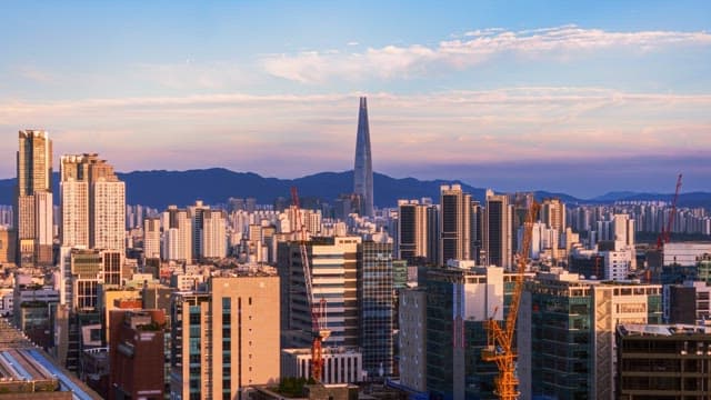 City views that change from day to night