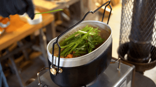 Ramen boiling with water dropwort and kimchi