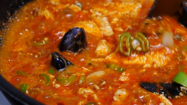 끓고있는 순두부찌개
