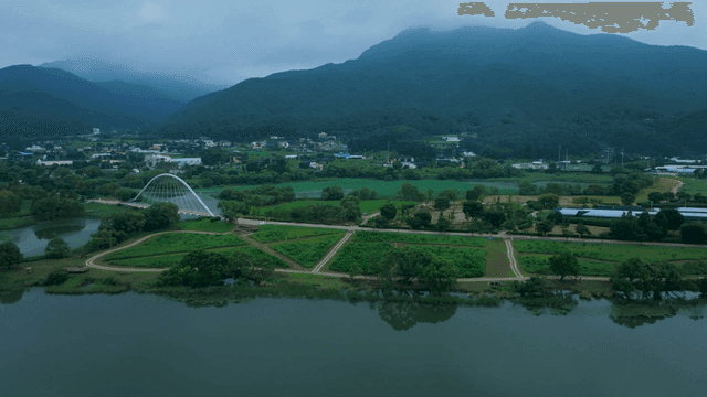 강과 다리의 경치