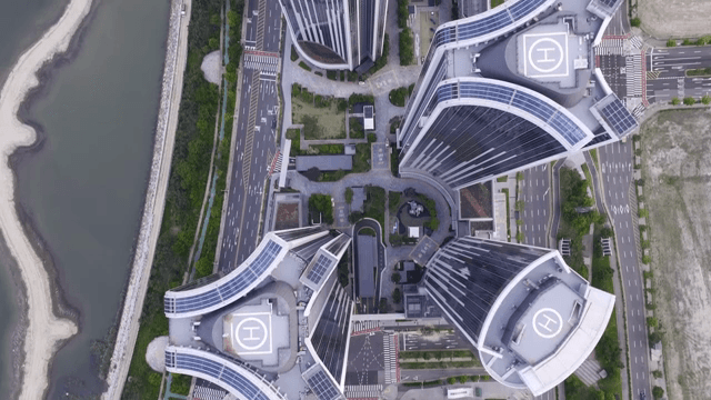 현대 도시 교차로의 항공 뷰