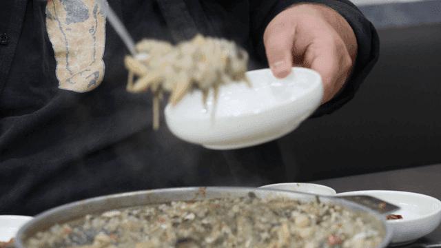 Person who puts hot porridge into bowl