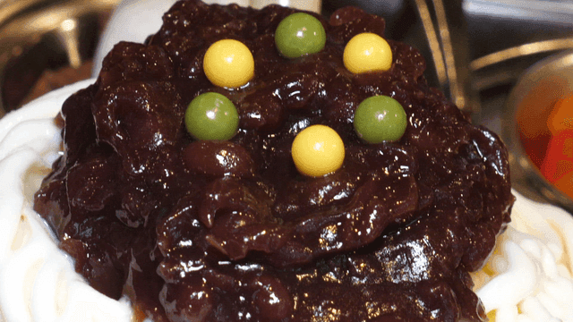 Noodles in black bean sauce shaped shaved ice