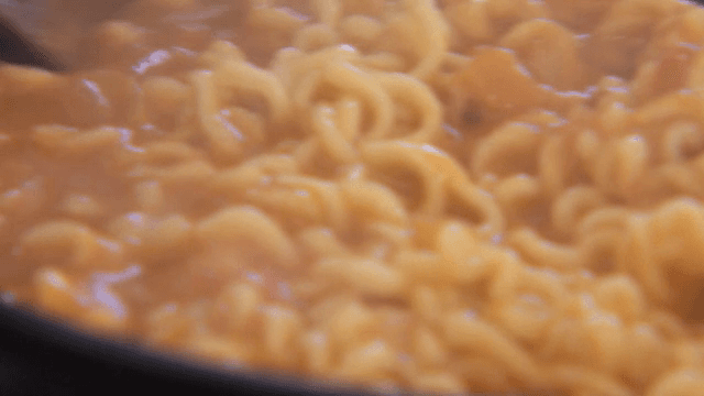 Ramyeon mixed with tomato sauce