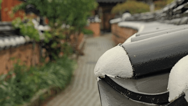 Traditional Korean wall with tiled roof