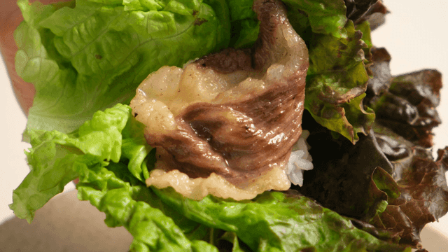 Korean lettuce wrap with rice and beef