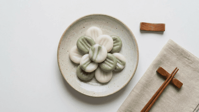 Plate containing traditional rice cakes