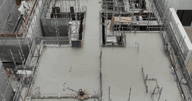 위에서 본 콘크리트 건설 현장