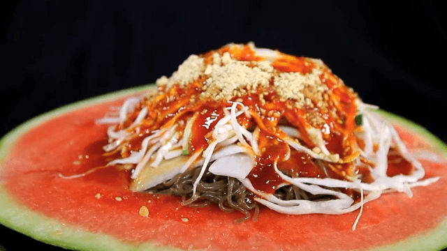 수박과 함께 먹는 냉면