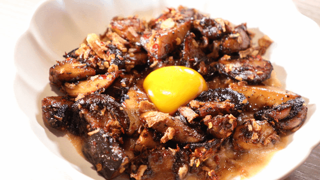 Grilled mushrooms with egg yolk