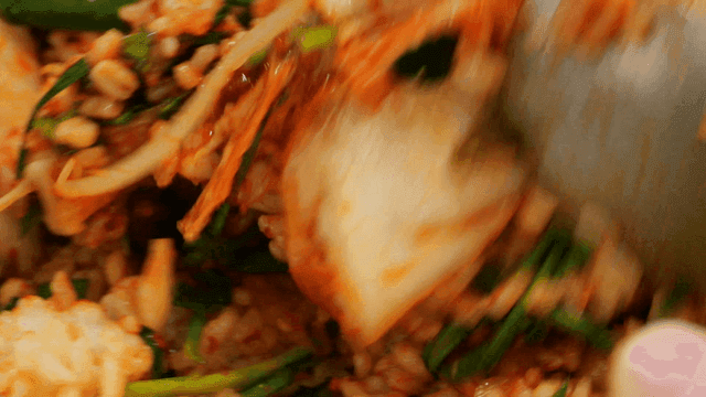 Mixing barley bibimbap with fresh vegetables