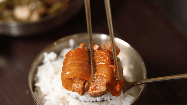 Kimchi and meat on rice in a bowl
