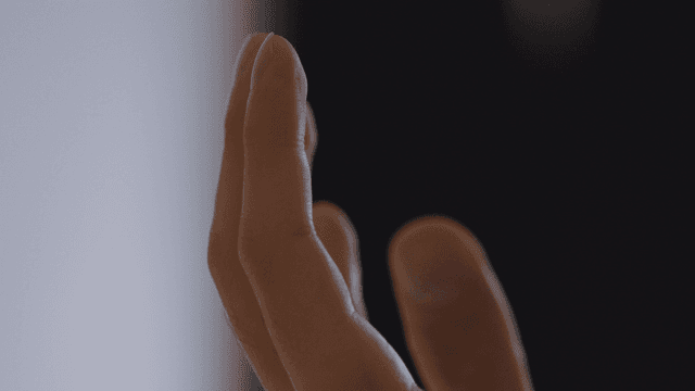 펴낸 손 클로즈업