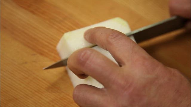 뭇국을 만드는 과정