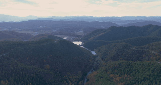 푸른 산의 광활한 풍경