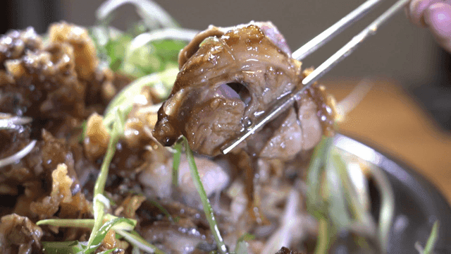 Glossy fried pig's trotters picked up with chopsticks
