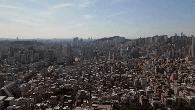 번화한 도시 풍경의 광활한 전망