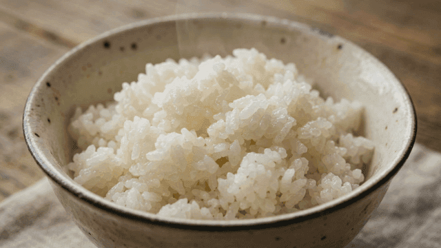 Steaming bowl of freshly cooked rice